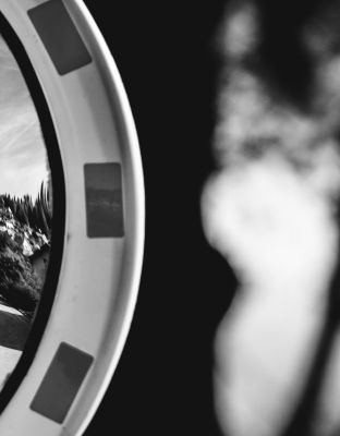 Lirikonfestova galerija / Ksenija Mikor / 21 pogledov na lirični avanturizem (1)